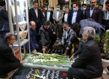 دکتر فرزین در آغاز سفر به استان کرمان؛ مزار شهید سلیمانی و گلزار شهدا را زیارت کرد