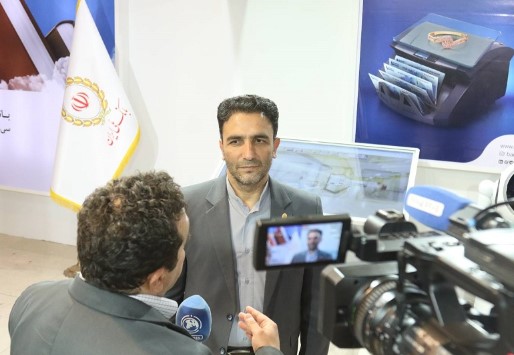 بازدید عضو هیات مدیره بانک ملی ایران از غرفه بانک در نمایشگاه کتاب