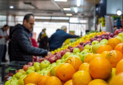 میوه ۴۱درصد ارزان تر از سطح شهر در میادین و بازارهای میوه و تره بار به فروش می رسد