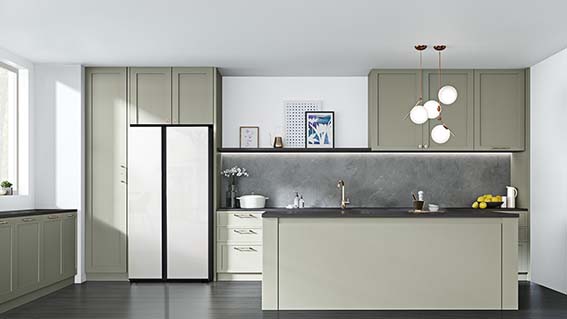 بررسی مکانیزم درب خودکار یخچال‌های Bespoke 2024 سامسونگ یخچالی که به پیشوازتان می‌آید