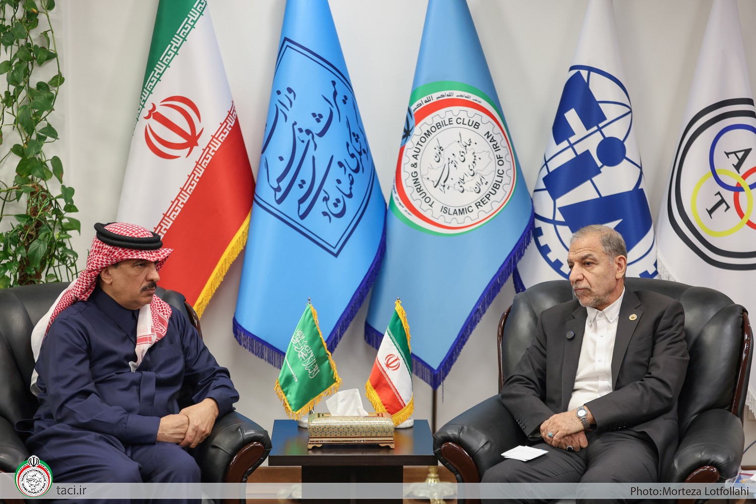 سفیر عربستان در ایران: ایران سرزمینی شگفت‌انگیز است/ اهمیت تاریخی راه زمینی میان ایران و عربستان به مانند راه ابریشم است