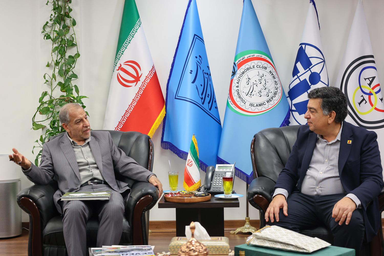 در دیداری صمیمانه مطرح شد:برگزاری رالی بین‌المللی هند تا اروپا با عبور از ایران و قدردانی مدیرعامل اتوکار هند از کانون جهانگردی