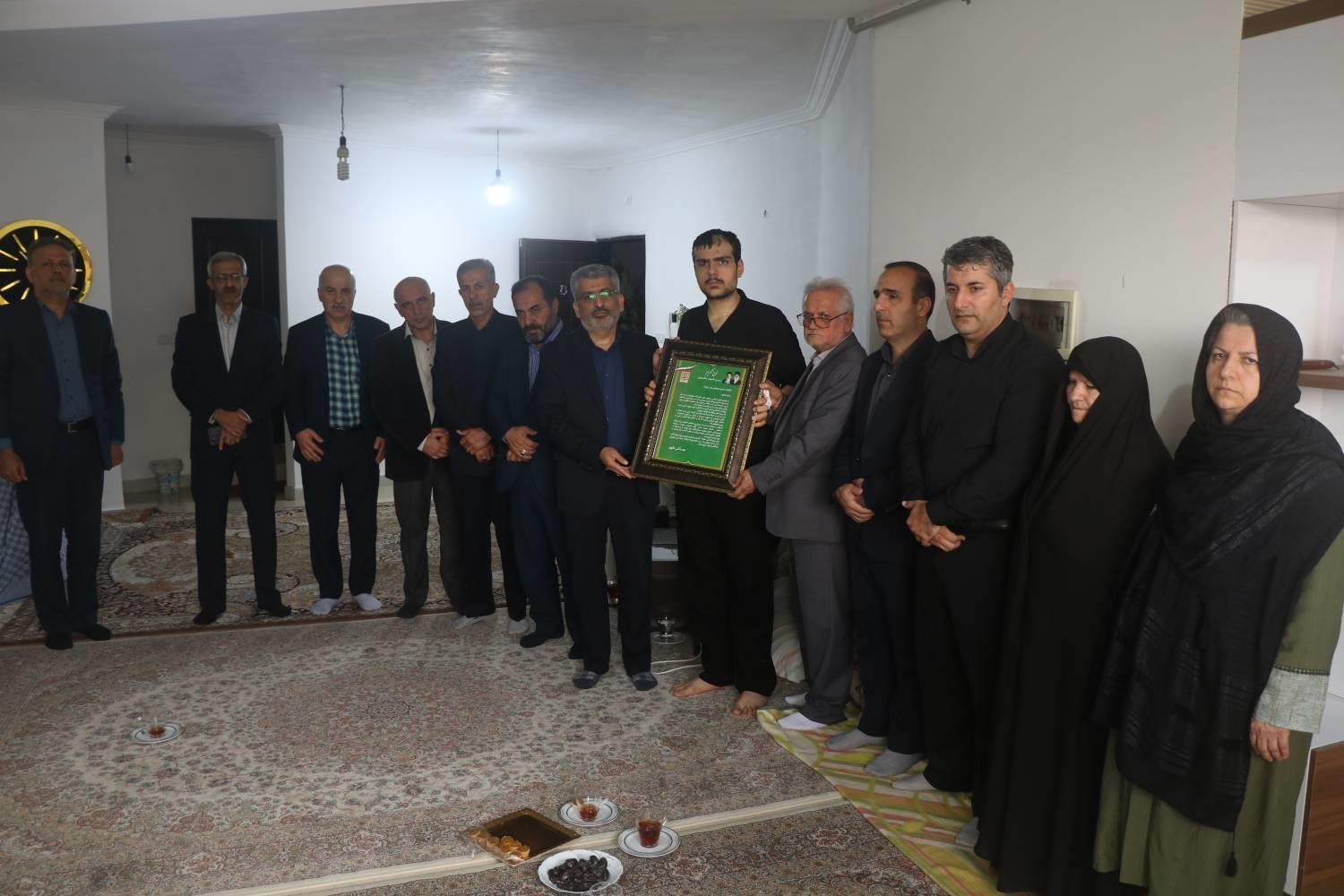 ادای احترام معاون مدیرعامل بانک مسکن به مقام شامخ شهید جودت / گرامیداشت یاد مظلومیتی که در حمله رژیم صهیونیستی رقم خورد