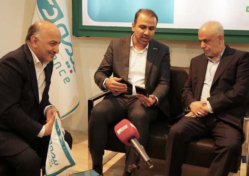 بازدید معاون رییس جمهور از غرفه بیمه دی:اپلیکیشن «دی‌دار» برای عموم فراگیرتر شود