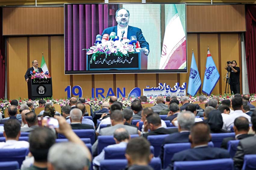 رسالت هلدینگ خلیجفارس، خلق آینده صنعت پتروشیمی ایران است / قاچاق مواد پلیمری چالش جدی صنعت پتروشیمی کشور/ باید به سمت طراحی نسل آینده مواد پلیمری دوستدار محیطزیست برویم