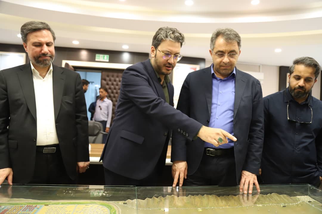 بازدید مدیران هلدینگ خلیج فارس از منطقه ویژه اقتصادی لامرد/ برهانی: هیچ محدودیتی برای ایجاد زیرساخت‌های سرمایه‌گذاران نداریم