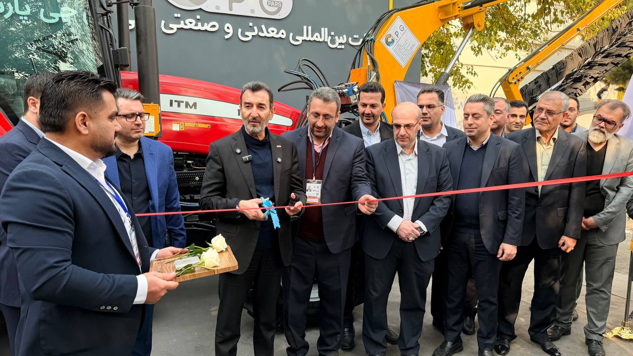 نخستین دستگاه «سولارواش» ساخت چادرملو توسط رییس هیأت عامل ایمیدرو رونمایی شد